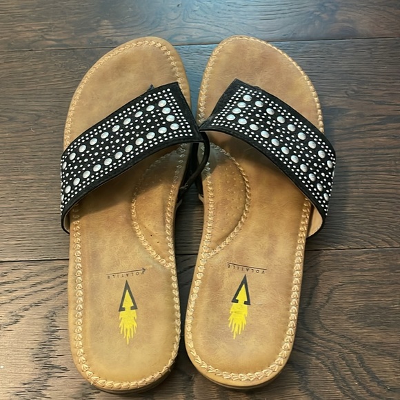 Volatile Temptress slip on sandals with asymmetrical stuff. Size 9. - Picture 2 of 3